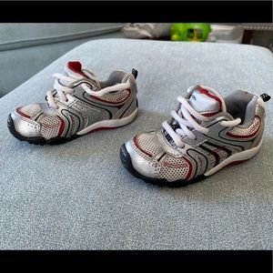 Stride Rite Avenger Toddler Sneaker White & Red Size 6